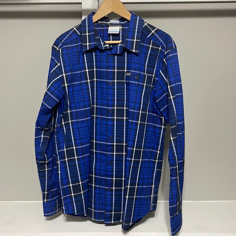 NWOT Columbia Men's Boulder Ridge Long Sleeve Shirt Regular Fit Size M Blue